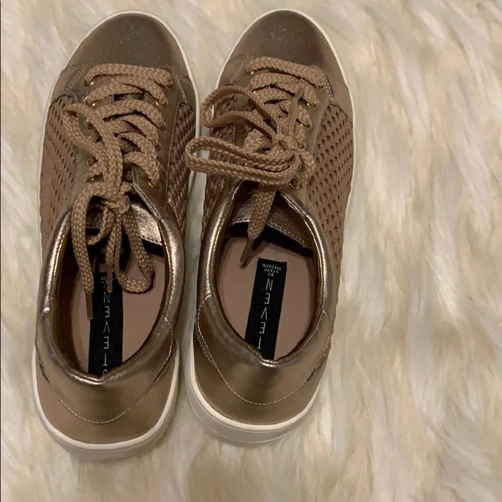 Women Steven Madden Sneakers size 8 - Picture 3 of 4